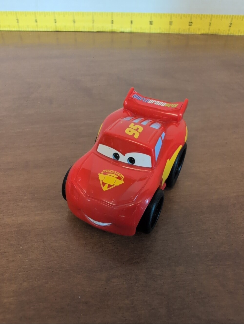 Mattel Disney Pixar Cars Fisher Price Wheelies Lightning McQueen